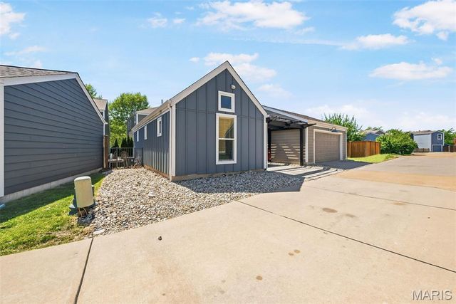 3520 Canal Street, St Charles, MO 63301