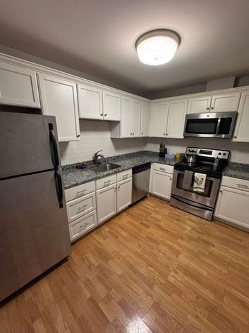 20 Central St 215, Salem, MA 01970