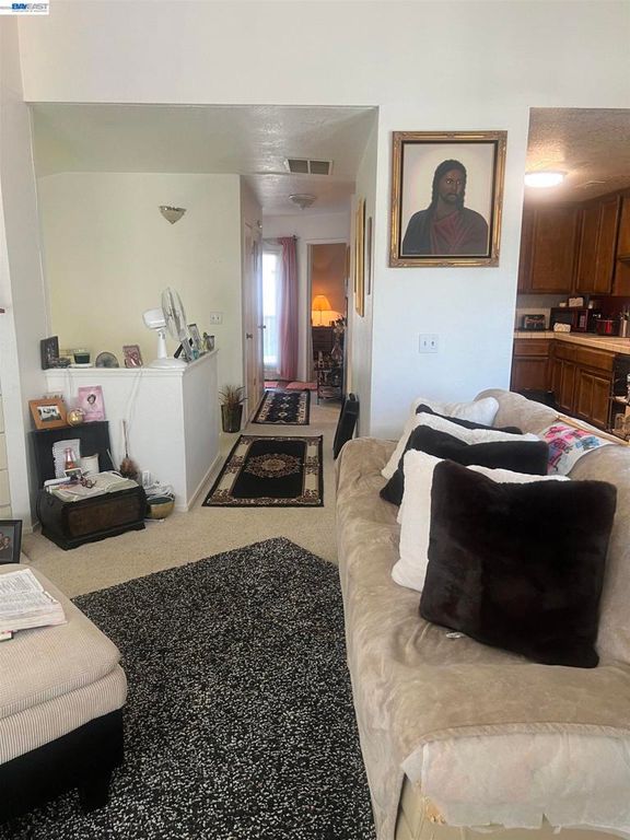 Image 11 of property listing at 999 Porter Ave 4, Stockton, CA 95207