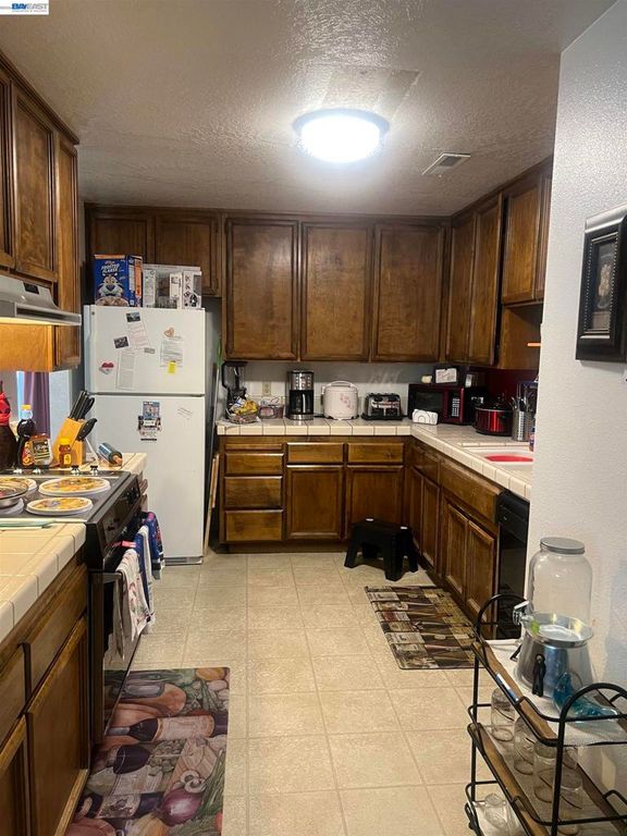 Image 15 of property listing at 999 Porter Ave 4, Stockton, CA 95207