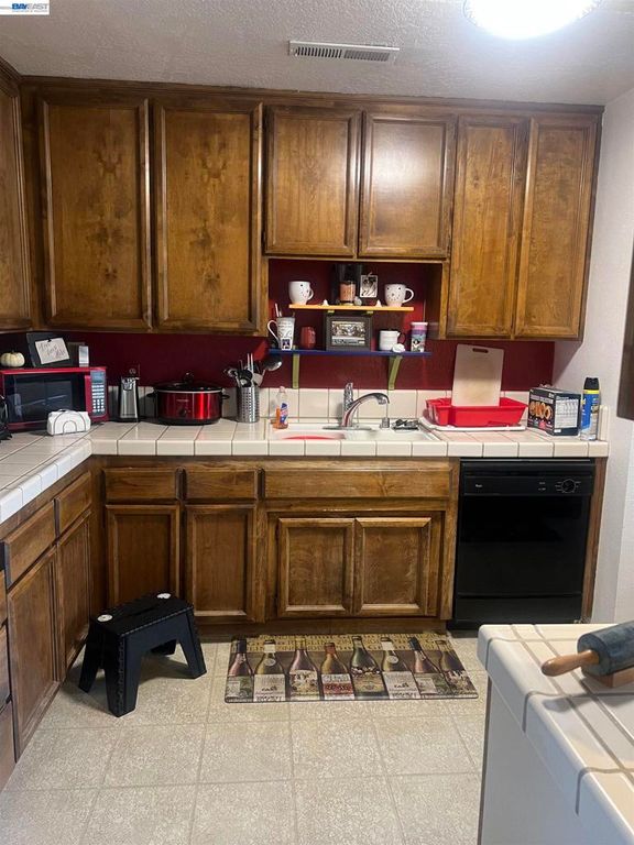 Image 17 of property listing at 999 Porter Ave 4, Stockton, CA 95207