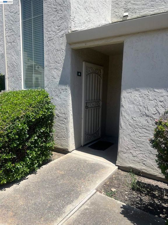 Image 2 of property listing at 999 Porter Ave 4, Stockton, CA 95207