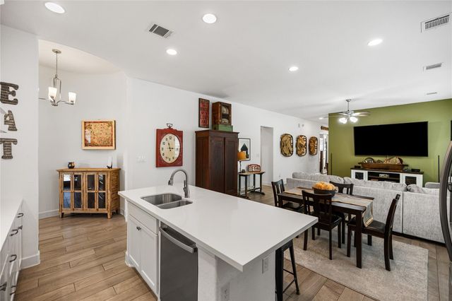 122 Hidden Peak Drive, Montgomery, TX 77316