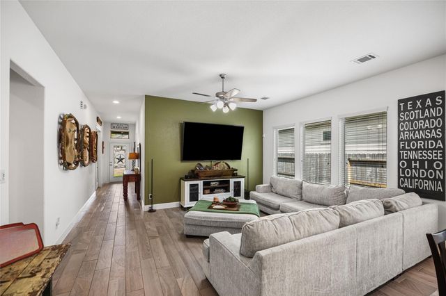 122 Hidden Peak Drive, Montgomery, TX 77316