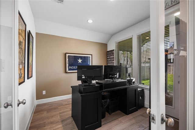 122 Hidden Peak Drive, Montgomery, TX 77316