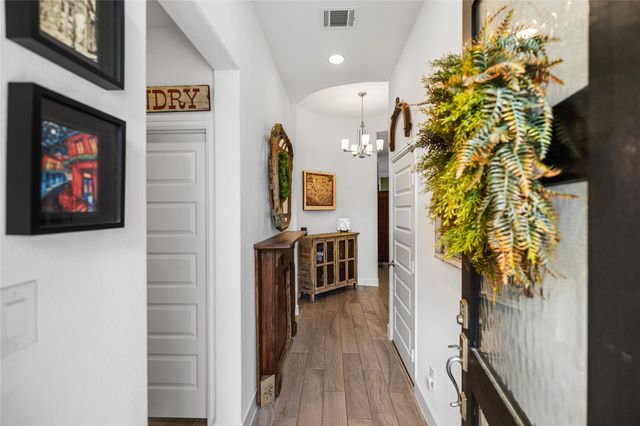 122 Hidden Peak Drive, Montgomery, TX 77316