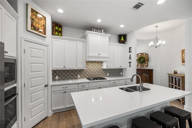 122 Hidden Peak Drive, Montgomery, TX 77316