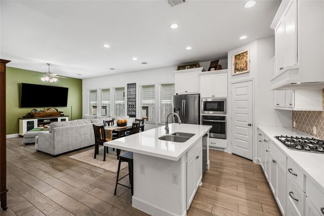 122 Hidden Peak Drive, Montgomery, TX 77316