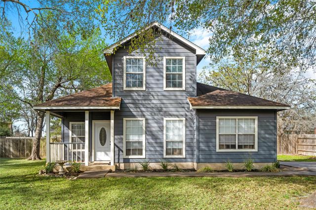 301 Buckeye TRL, La Grange, TX 78945