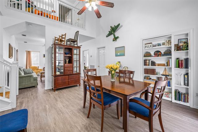 301 Buckeye TRL, La Grange, TX 78945