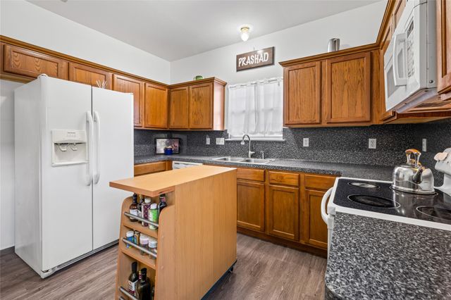 301 Buckeye TRL, La Grange, TX 78945