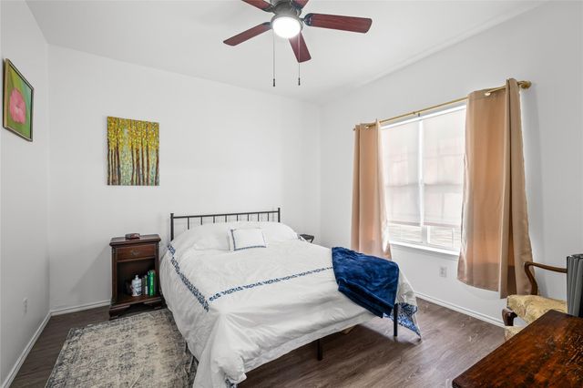 301 Buckeye TRL, La Grange, TX 78945