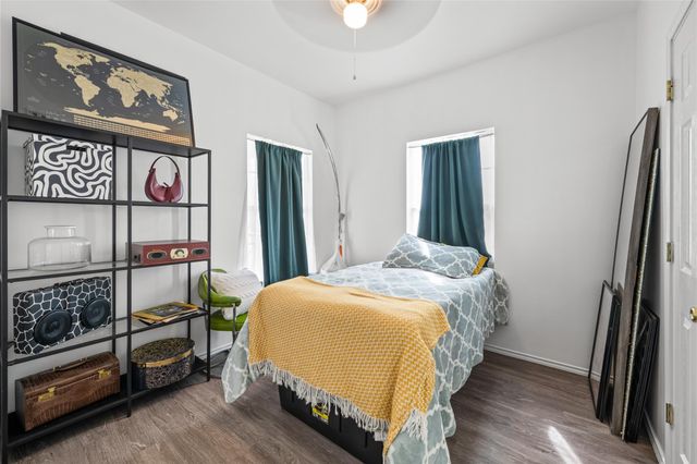 301 Buckeye TRL, La Grange, TX 78945