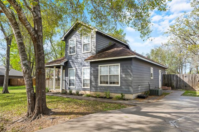 301 Buckeye TRL, La Grange, TX 78945