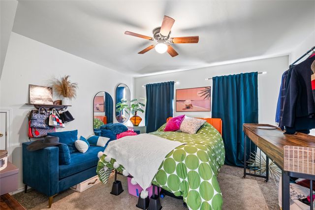 301 Buckeye TRL, La Grange, TX 78945