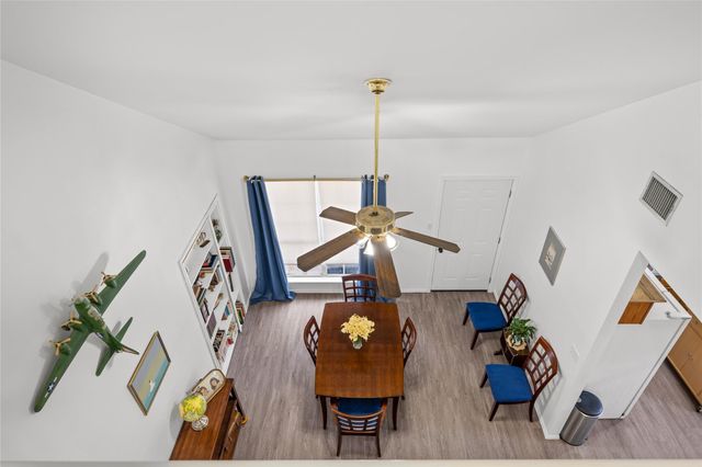 301 Buckeye TRL, La Grange, TX 78945