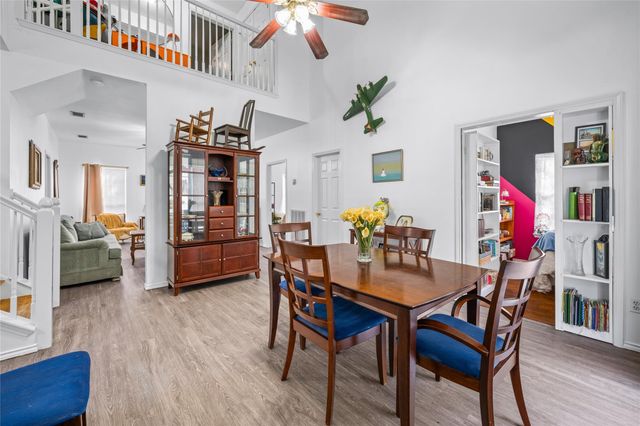 301 Buckeye TRL, La Grange, TX 78945