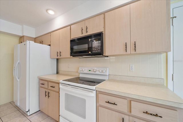 3527 52ND AVENUE W, Bradenton, FL 34210