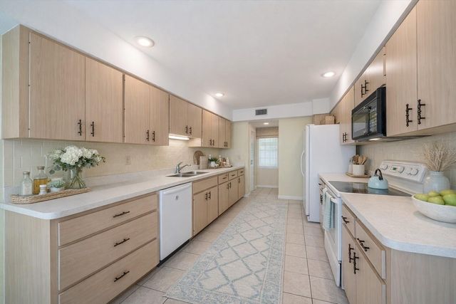 3527 52ND AVENUE W, Bradenton, FL 34210