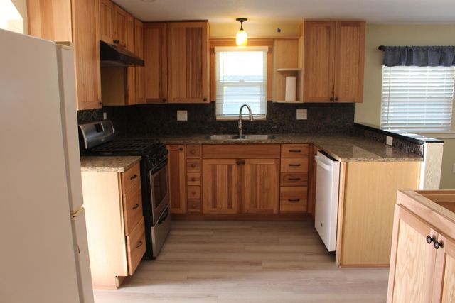 307 N Orange Avenue, Exeter, CA 93221