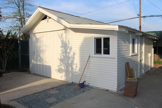 307 N Orange Avenue, Exeter, CA 93221