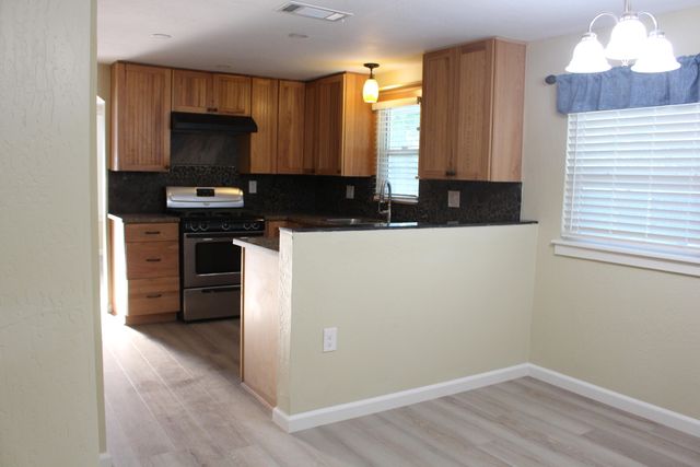 307 N Orange Avenue, Exeter, CA 93221