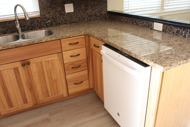 307 N Orange Avenue, Exeter, CA 93221