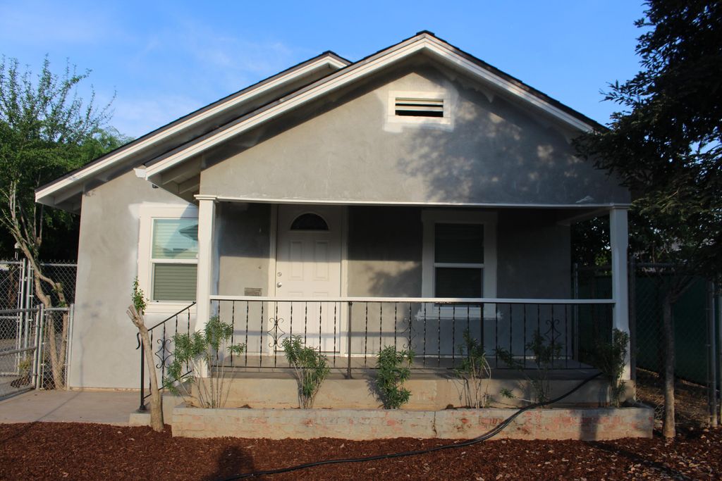 307 N Orange Avenue, Exeter, CA 93221