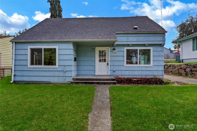 12034 68th Avenue S, Seattle, WA 98178