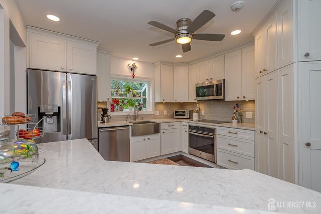 2 Truro Drive A, Monroe, NJ 08831