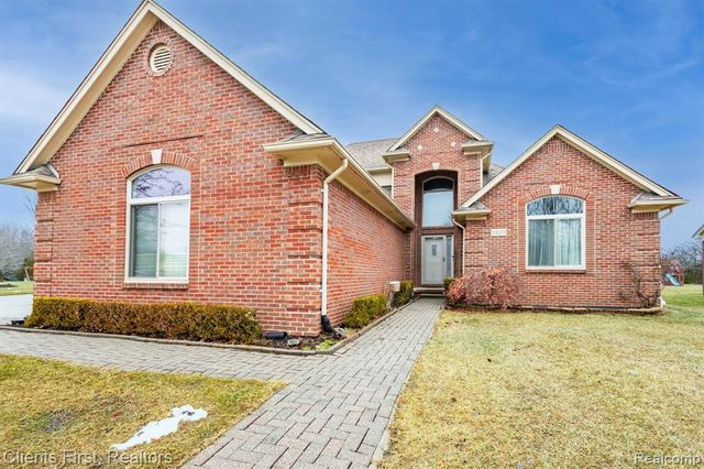 21271 Little River Boulevard, Clinton Township, MI 48036