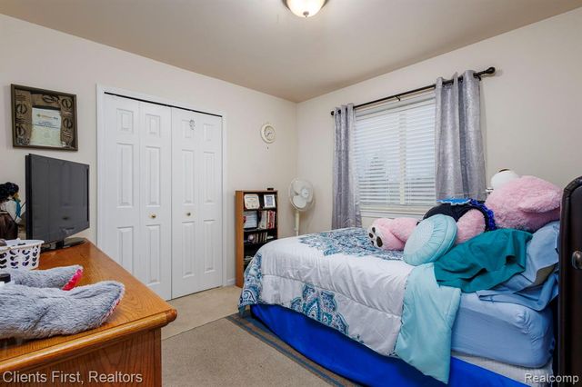 21271 Little River Boulevard, Clinton Township, MI 48036