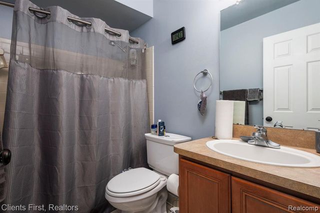 21271 Little River Boulevard, Clinton Township, MI 48036