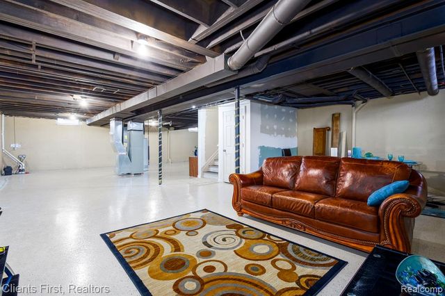 21271 Little River Boulevard, Clinton Township, MI 48036