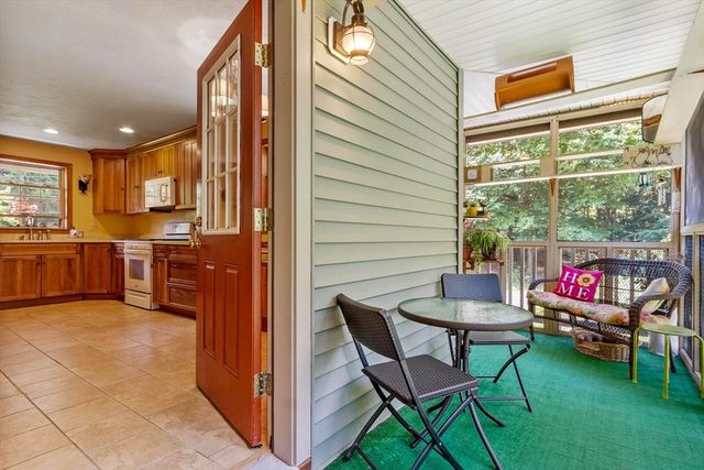 41 Penobscott Ave, Hubbardston, MA 01452