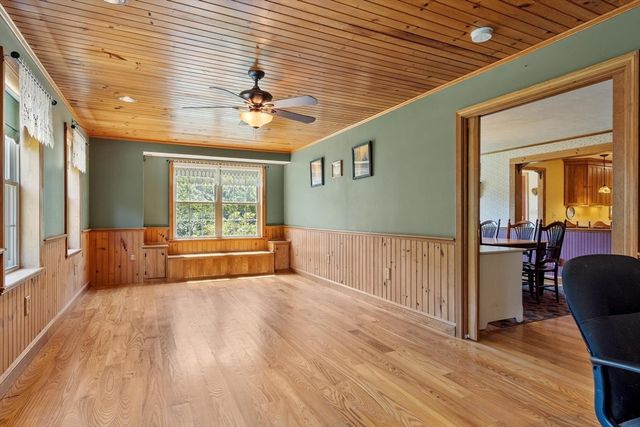41 Penobscott Ave, Hubbardston, MA 01452