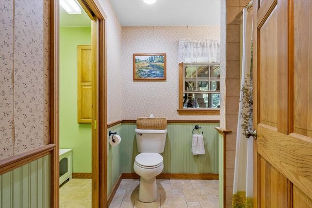 41 Penobscott Ave, Hubbardston, MA 01452
