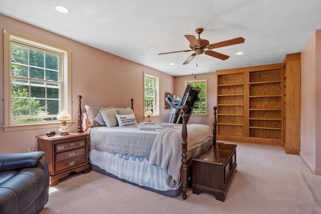 41 Penobscott Ave, Hubbardston, MA 01452