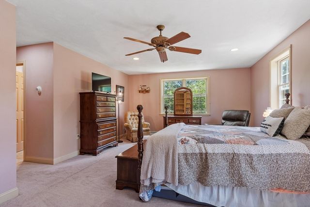 41 Penobscott Ave, Hubbardston, MA 01452