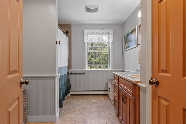 41 Penobscott Ave, Hubbardston, MA 01452