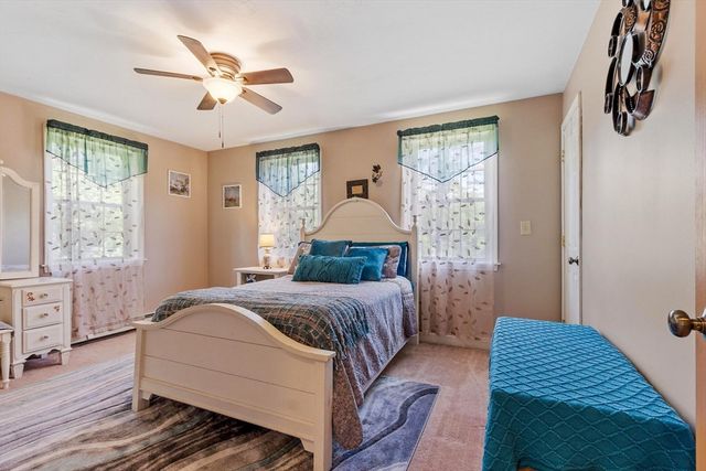 41 Penobscott Ave, Hubbardston, MA 01452