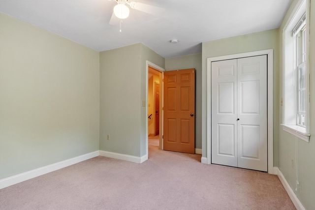 41 Penobscott Ave, Hubbardston, MA 01452