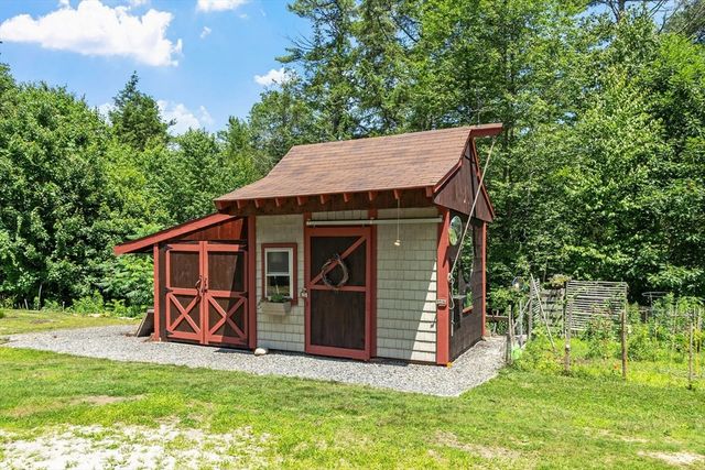 41 Penobscott Ave, Hubbardston, MA 01452