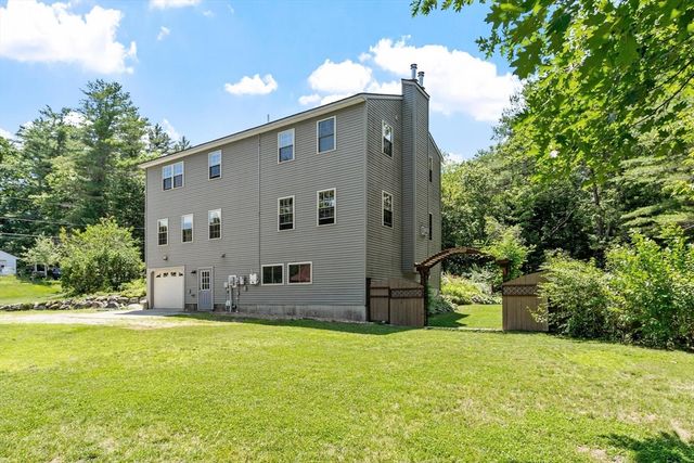41 Penobscott Ave, Hubbardston, MA 01452