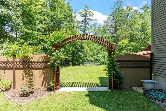 41 Penobscott Ave, Hubbardston, MA 01452