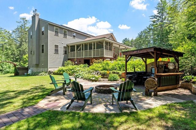 41 Penobscott Ave, Hubbardston, MA 01452
