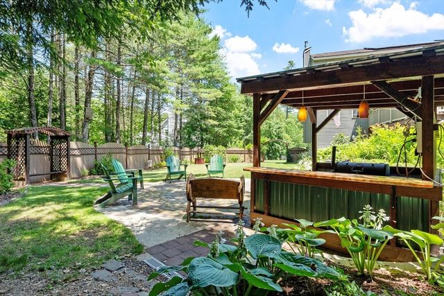 41 Penobscott Ave, Hubbardston, MA 01452