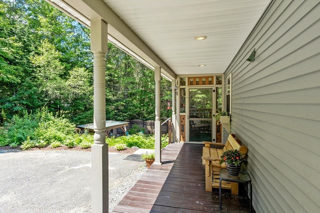 41 Penobscott Ave, Hubbardston, MA 01452