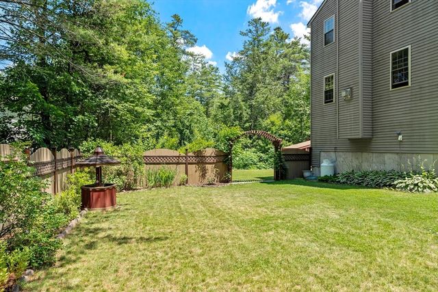 41 Penobscott Ave, Hubbardston, MA 01452