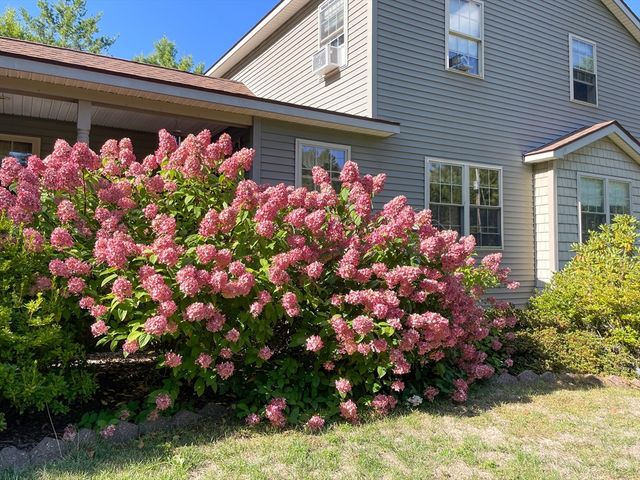 41 Penobscott Ave, Hubbardston, MA 01452